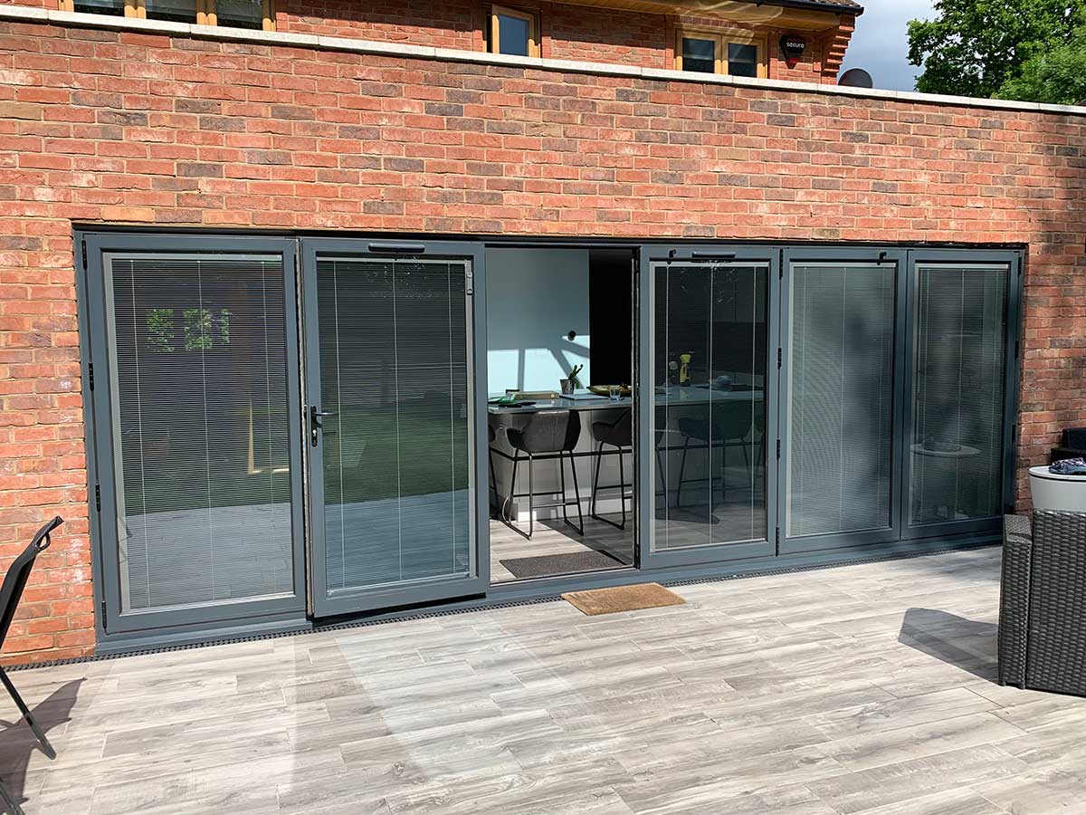 Bi-fold door integral blinds